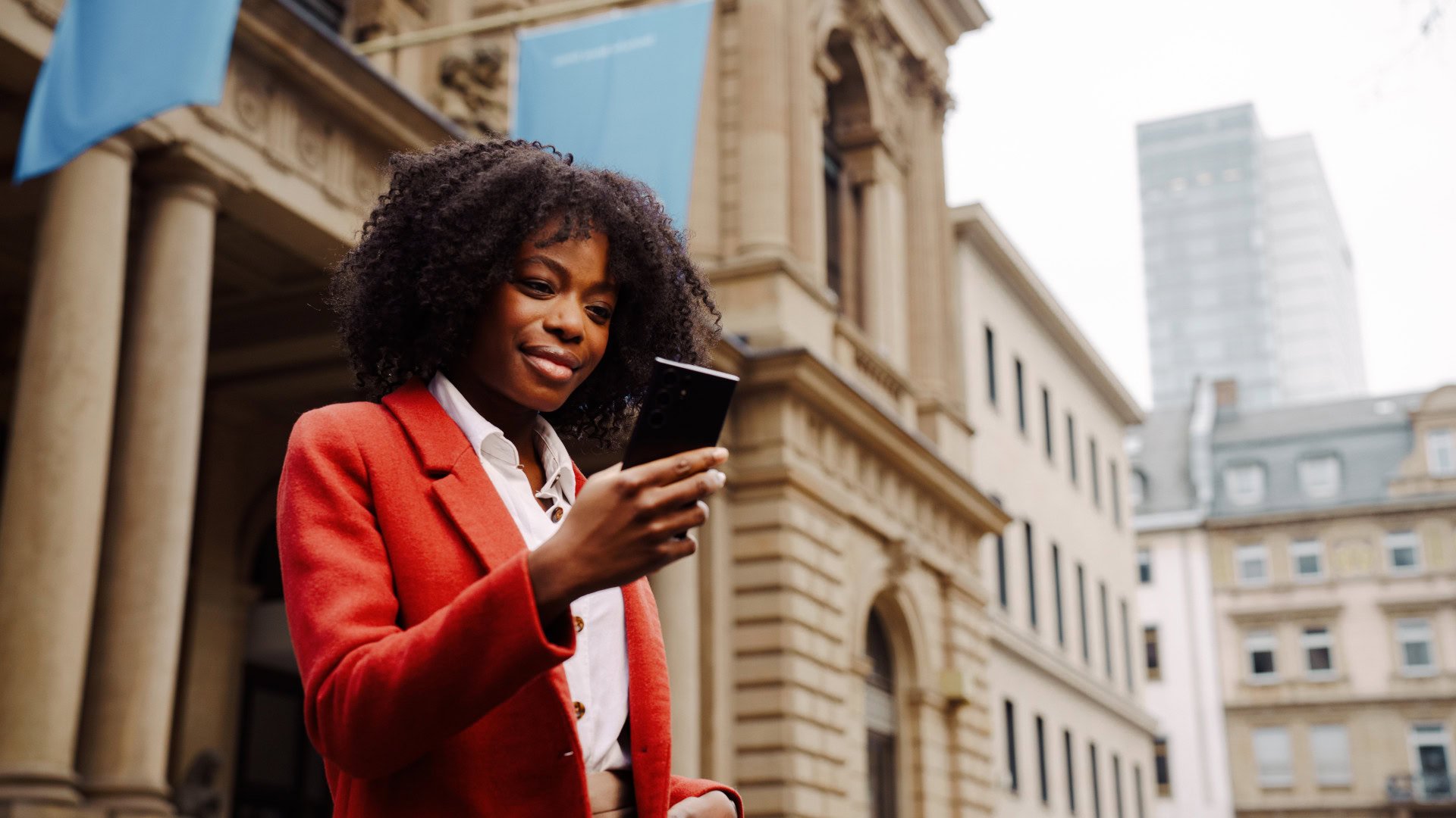 it__security's tweet card. Am 23. Juli 2025 hat Samsung das IT-Sicherheitskennzeichen des BSI für ausgewählte mobile Endgeräte und Smart-TVs erhalten.