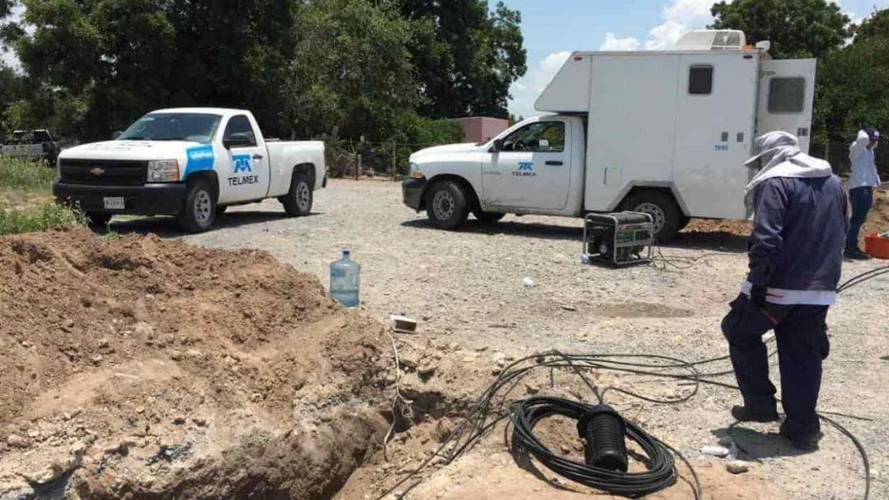 gpoplawsky's tweet card. El corte de fibra óptica a Telmex afectan a cientos de usuarios de Infinitum