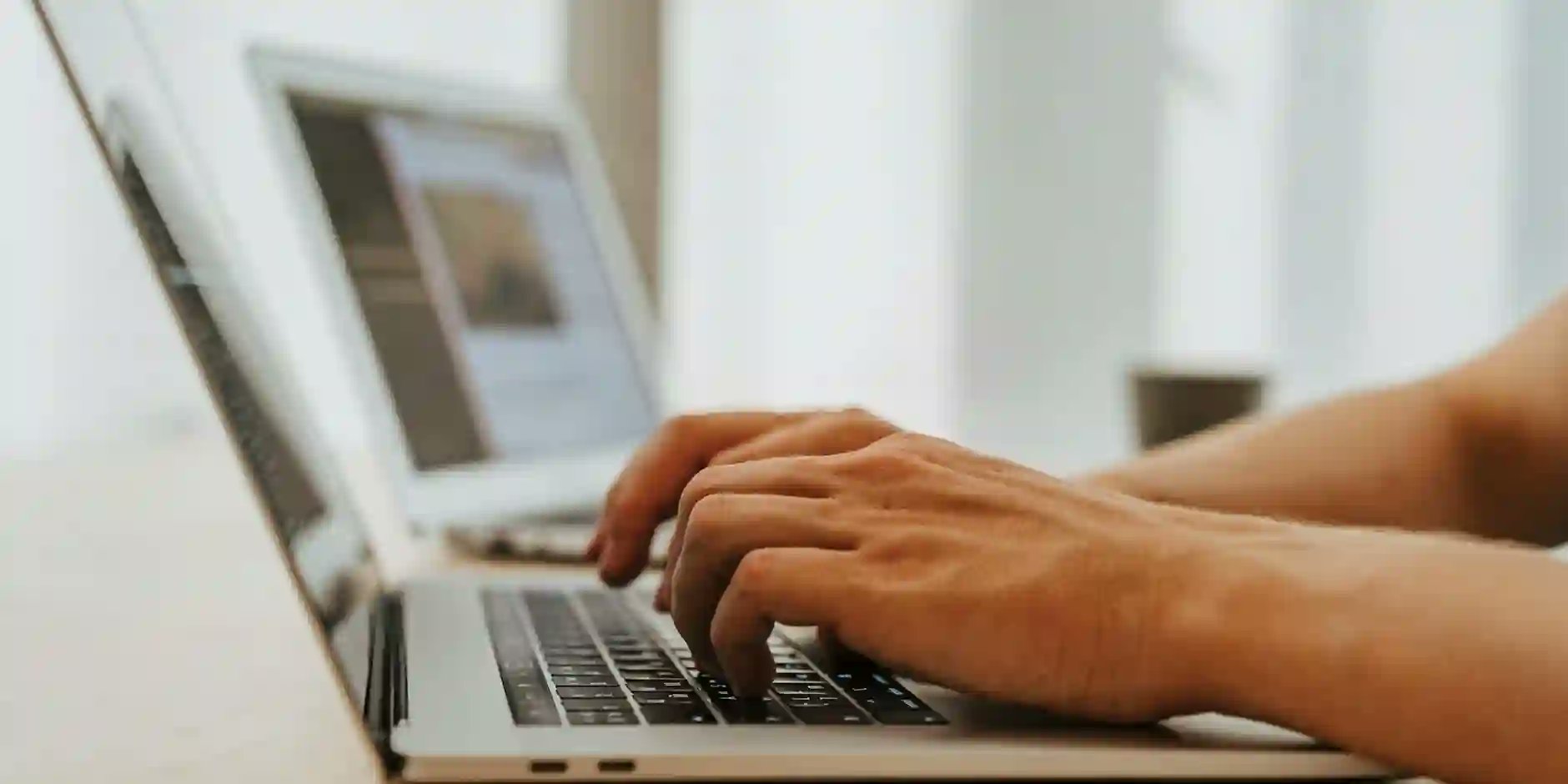 mobo's tweet card. Boost your database management with expert SQL developers. Learn how they bring efficiency and reliability to your systems.