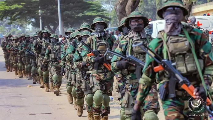 Tremplin_News's tweet card. Alors que la République démocratique du Congo et le Rwanda s'apprêtent à signer, ensemble, un accord de paix sous la médiation américaine, les escarmouches sont loin de battre en retraite sur le...