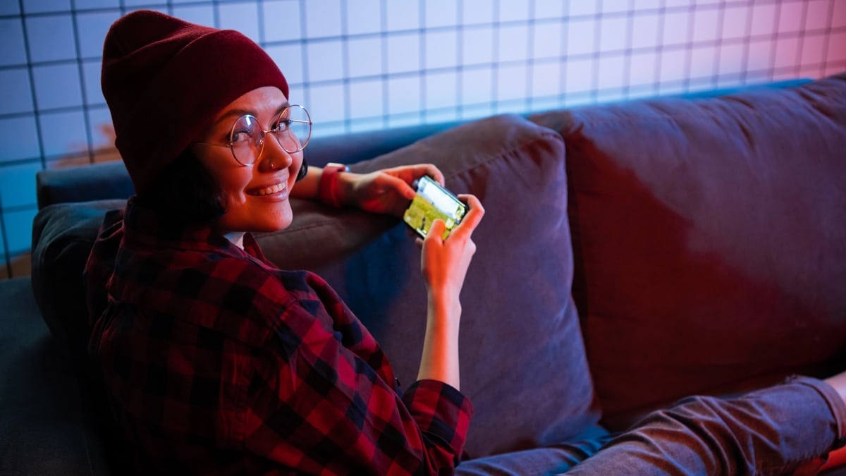 AndroidMT's tweet card. Optimisez FPS, chauffe et autonomie : réglages graphiques, framerate, throttling et énergie pour des jeux mobiles plus fluides et stables.