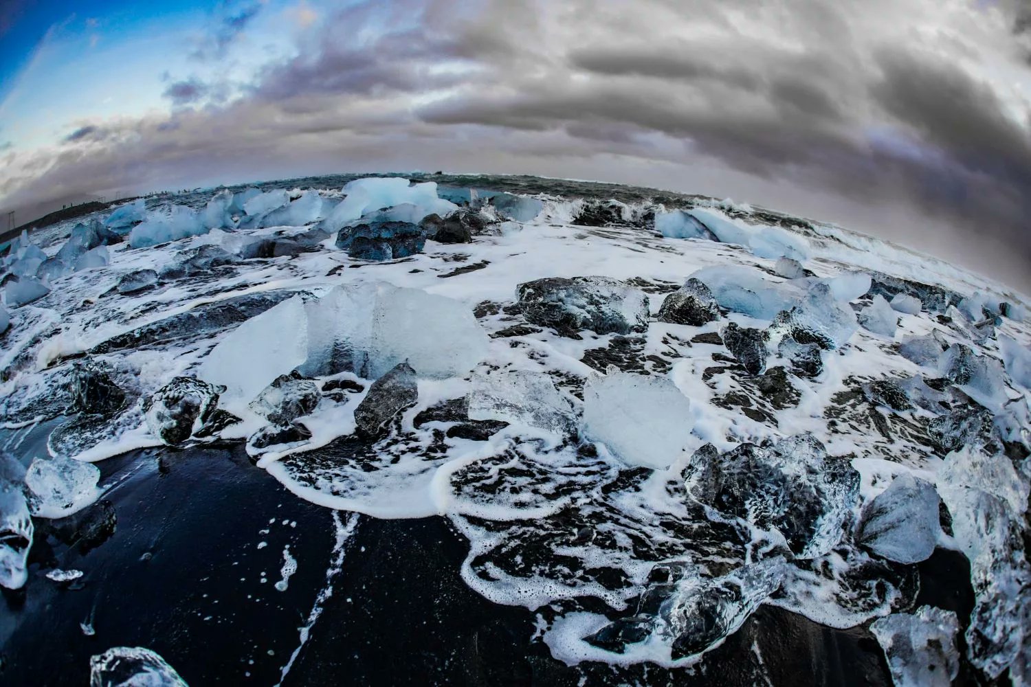 TechExplorist's tweet card. Carbon cycle flaw can plunge Earth into an ice age.