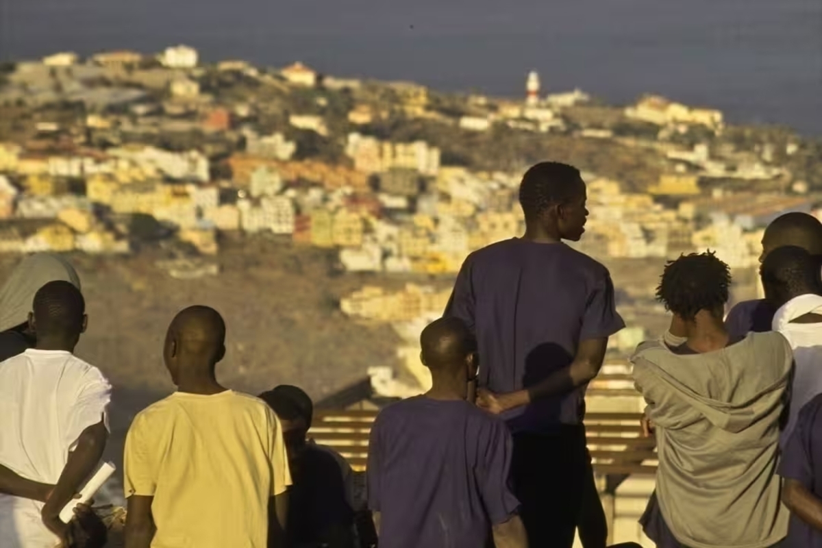 gaceta_es's tweet card. Las pesquisas revelan un patrón de extracciones en efectivo, transferencias a cuentas personales y gastos privados pagados con dinero destinado a la atención de menores