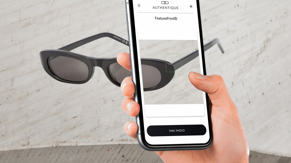 alitheon's tweet card. Authentique, which arms consumers with authentication tools via their smartphones, has forged a partnership with American software firm Alitheon.