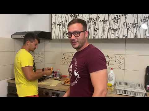 ProjectsAndrew's tweet card. Hotdog facut in casa