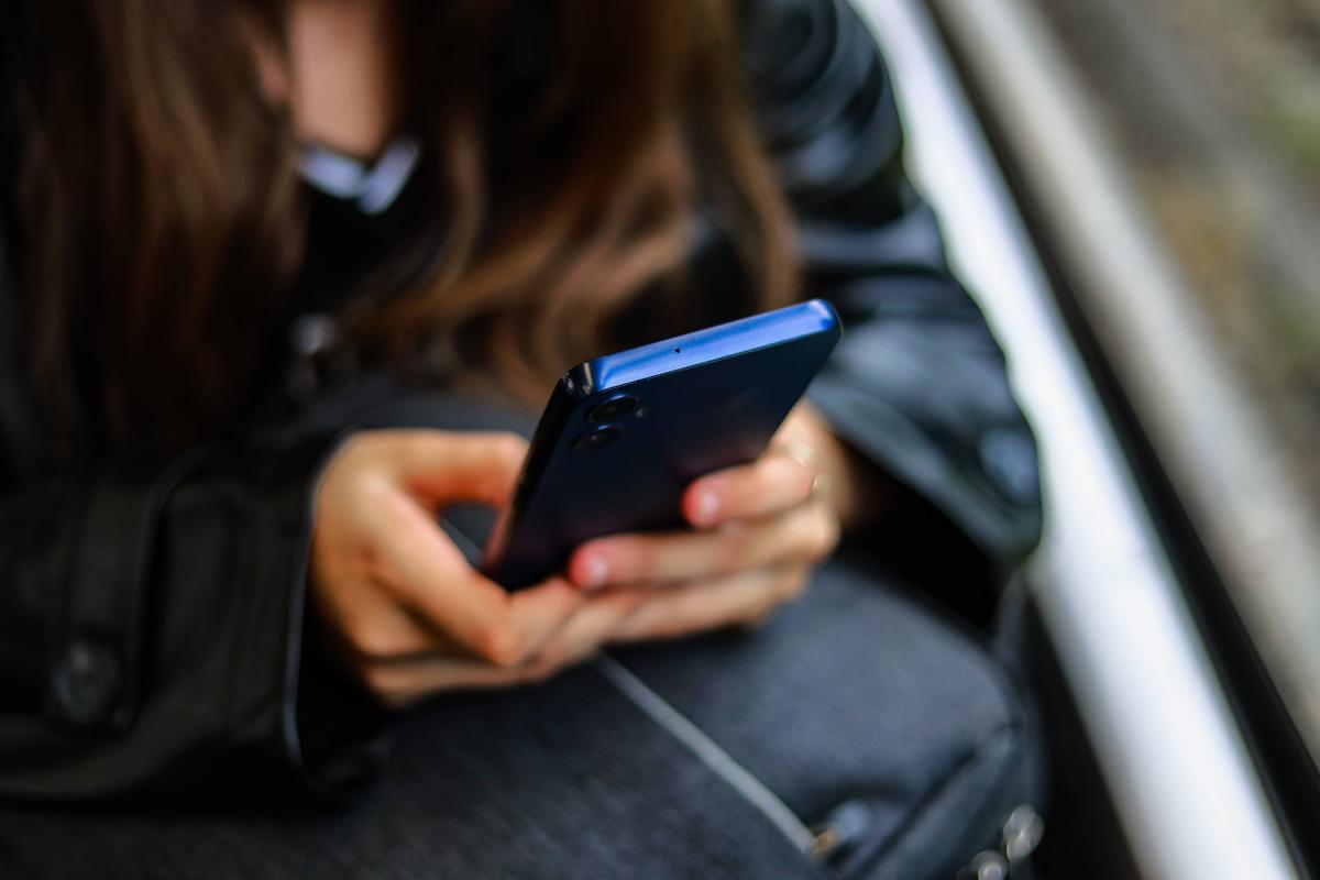 FBrahimi's tweet card. L’industrie numérique perfectionne ses algorithmes pour mieux nous aliéner. Face à cette menace pour la santé mentale et physique, Baptiste Detombe, auteur de « l’Homme démantelé » (Artège), et...