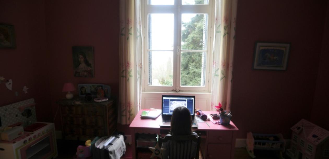 leblob_'s tweet card. Le temps excessif passé sur les réseaux sociaux et certaines plateformes pourrait, en dégradant la santé mentale et les capacités cognitives des enfants, coûter jusqu'à 2,3 points de PIB par an à la...