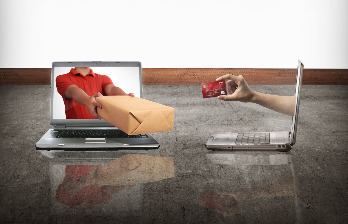 CNIL's tweet card. Comment se protéger contre une arnaque au colis ? Que faire si vous recevez ce message de La Poste : « vous avez un colis en attente » ? Comment déjouer l’arnaque SMS au colis ? Les conseils de...