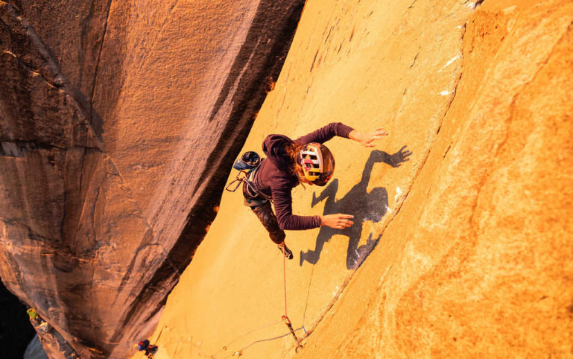 ExplorersWeb's tweet card. Sasha DiGiulian's 23-day climb was only the fourth free ascent overall. The Platinum Wall is rated 5.13+ and features blank sections and long downclimbs.