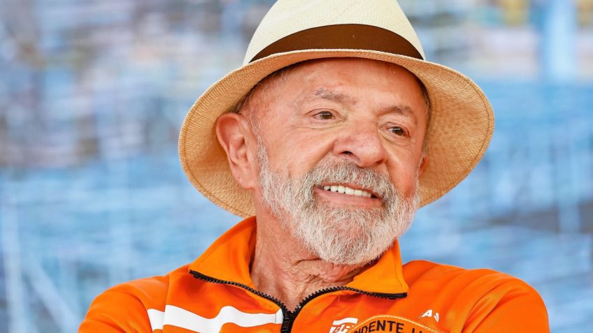 Poder360's tweet card. Termo é considerado pejorativo por carregar definição ligada a aversão aos judeus; Secom apaga vídeo das redes sociais. Leia mais no Poder360.