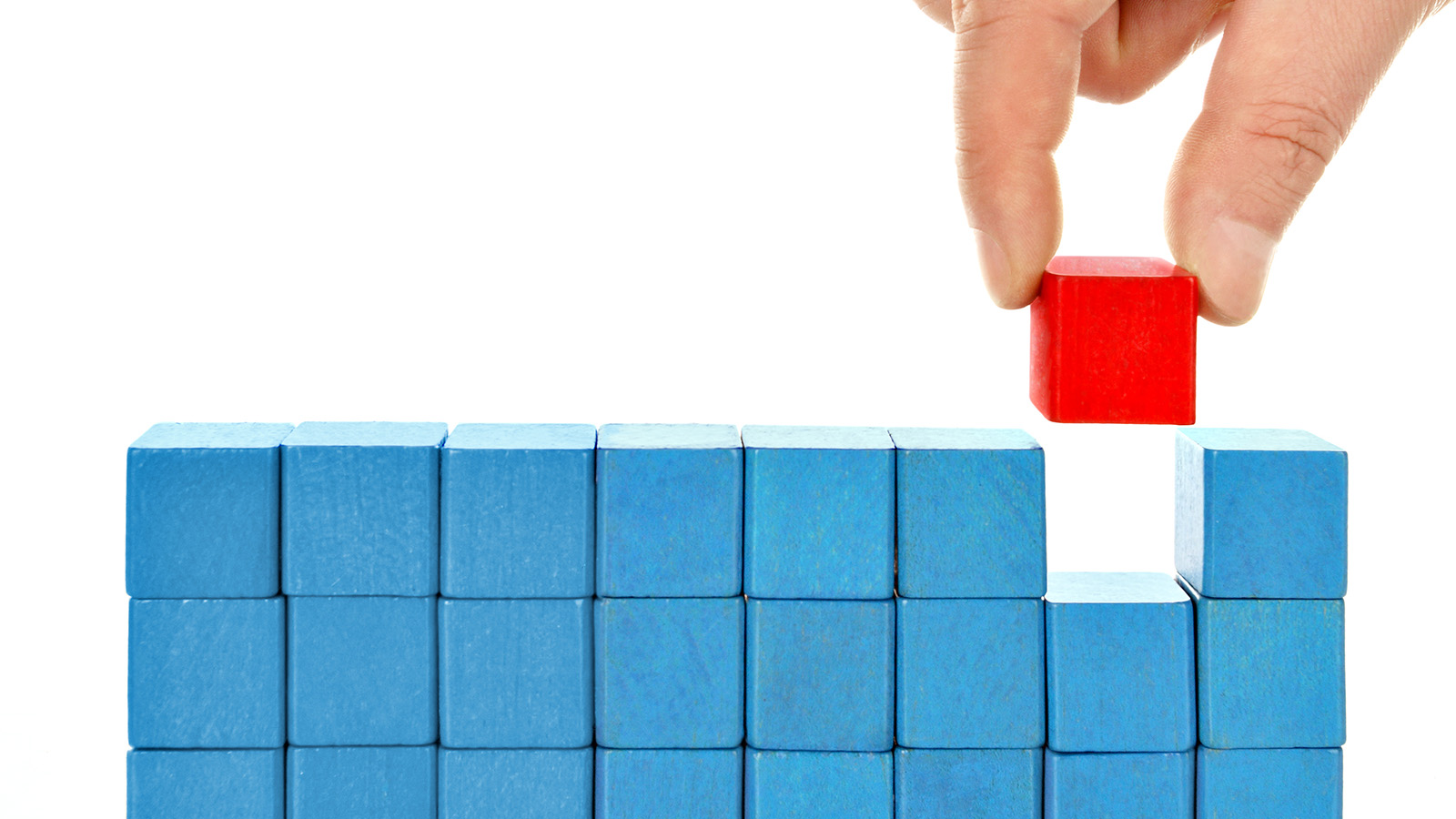 labunix's tweet card. 　SSDの空き容量が少なくなると、速度が低下するうえ寿命も短くなる。そのため、容量の25％以上を空けておくのが望ましい。なぜ25％も空けなくてはならないのか。これには、SSDの記憶素子に使われているNAND型フラッシュメモリーが持つ特性が大きく影響している。