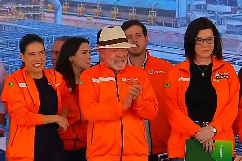 folha's tweet card. Durante discurso em Pernambuco, presidente citou casos recentes de feminicídio no país