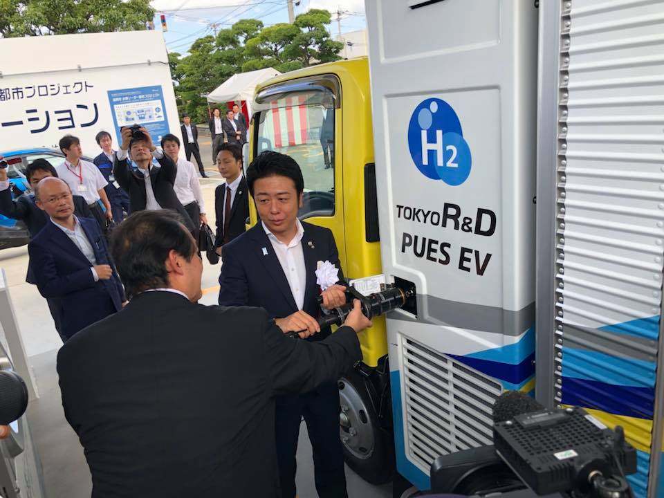 daimyo_now's tweet card.  ついに完成しました！日本初、水素で走る燃料電池「トラック」です🚚すでに市販化されている水素「乗用車」と比べて高い耐久性能が求められるので技術開発に時間が掛か…