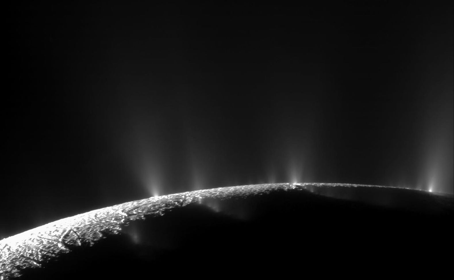 Technology_LR's tweet card. How much ice is Saturn’s moon, Enceladus, losing to space when it discharges its interior ocean? This is what a recent study published in the Journal | Space