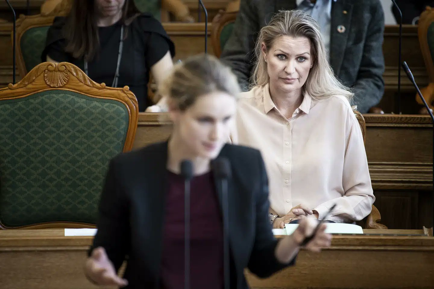 Enhedslisten's tweet card. Venstres politiske ordfører har modtaget i alt 100.000 kroner fra fem selskaber ejet af den samme person.