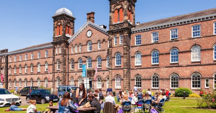 Tweet card summary image