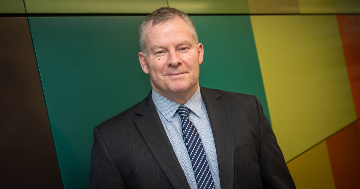 PSInformant's tweet card. How all 93 agencies compare on whether their staff recommend them or not.