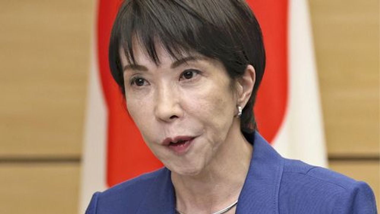 YahooNewsTopics's tweet card. 政府は、夫婦同姓の原則を維持しつつ結婚で姓を変えた人の旧姓使用を法制化する方針を固めた。来年の通常国会に関連法案を提出する方向だ。法制化は旧姓使用の法律上の根拠を明確化することが目的で、行政手続きや