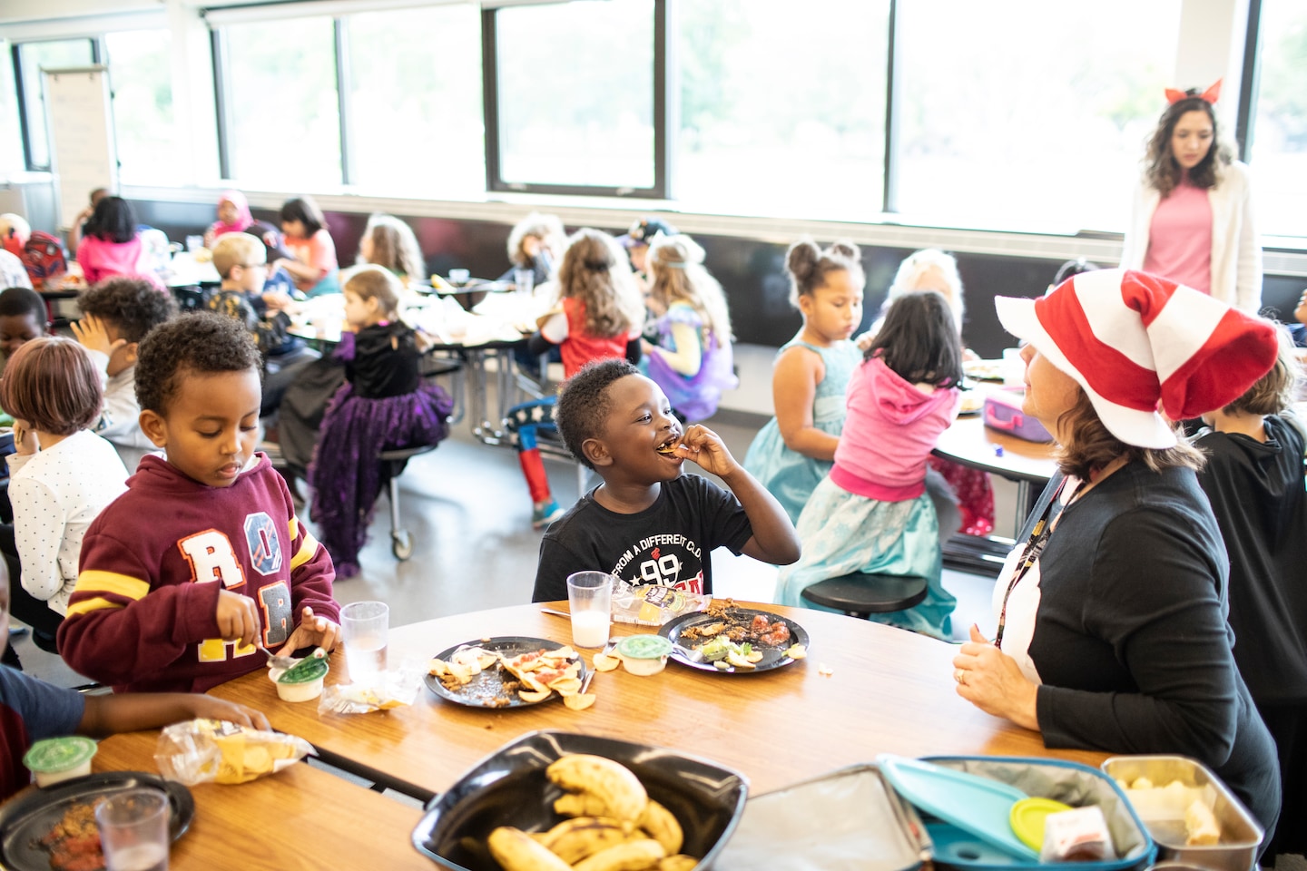 paulg's tweet card. Michigan became the seventh state to provide universal free school meals. Why aren't Democrats advocating this for the whole country?