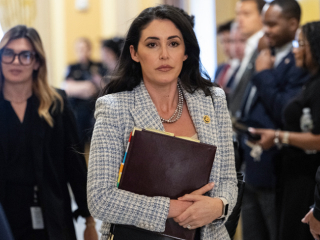 kArEn_Magnet_'s tweet card. Rep. Anna Paulina Luna (R-FL) filed a discharge petition that would force a House vote to ban Congressional lawmakers from stock trading.