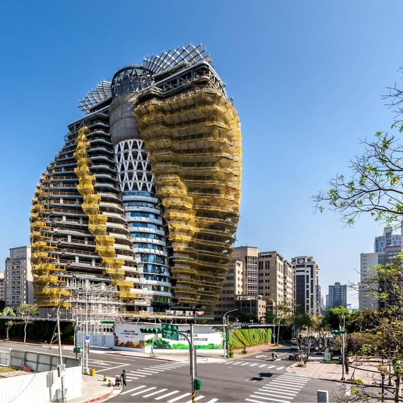 DemoConstru's tweet card. #ObrasdelMundo | Torre Agora Garden Ubicación: en el corazón del distrito de Xinyin en Taiwán Este concepto estructural inspirado en la cadena de ADN se construye como pionero en el concepto de...