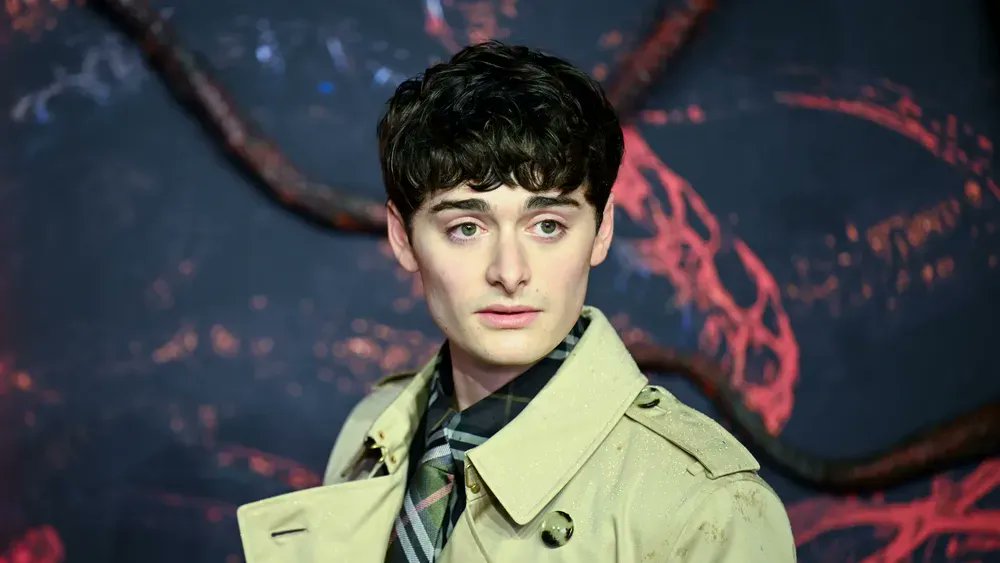 EdgeMediaNet's tweet card. As "Stranger Things" heads into its final season, Noah Schnapp is opening up about his approach to LGBTQ+ representation both on and off screen.