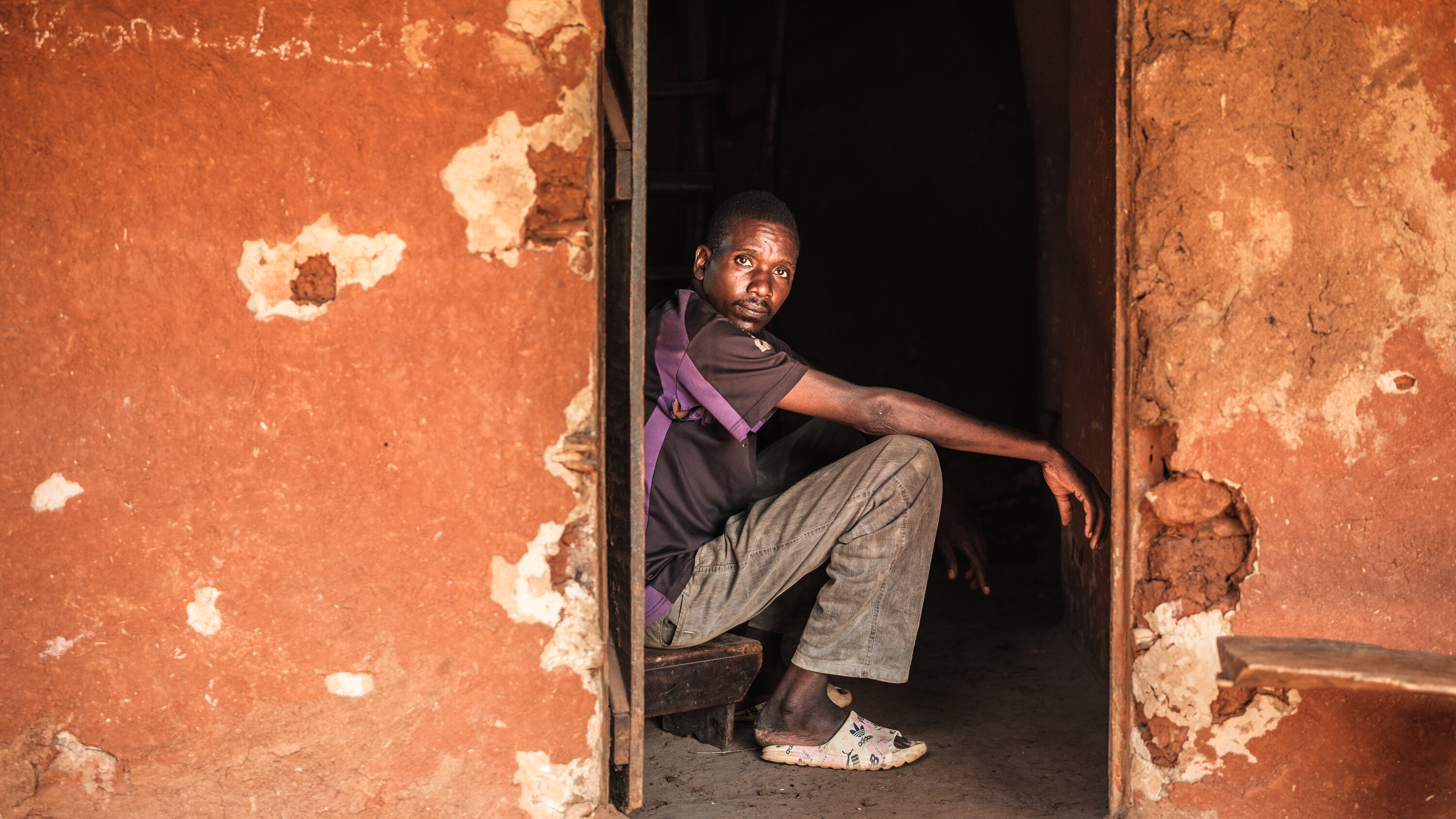 ErrorFourOThree's tweet card. The United States was the major funder of tuberculosis programs. Now hundreds of thousands of sick patients can’t find tests or drugs, and risk spreading the disease.