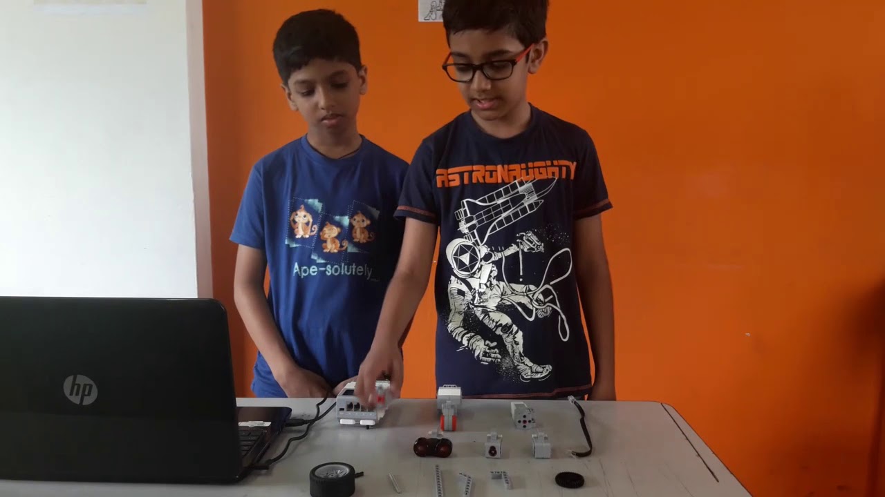 smartrobotics32's tweet card. Introducing Lego EV3 Components