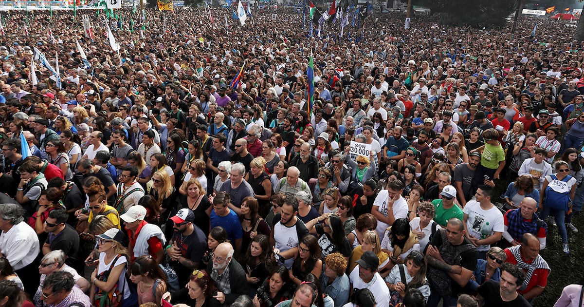 GarbarzAriel's tweet card. Contratapa