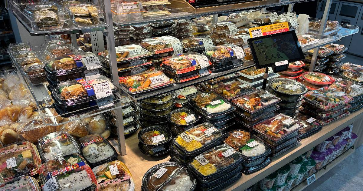 NguyetMadding's tweet card. 最新のDX技術を導入している福岡発の「トライアルGO」が東京進出した。徹底した省人化は武器になる一方、初めて訪れる客にはやや敷居が高いと筆者。初期投資なども小さくなく、薄利構造が長期的に持続できるかは未知数とした