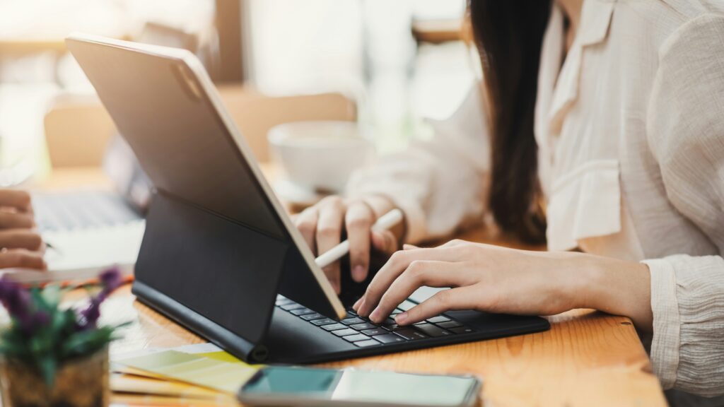 GyrusSystems's tweet card. Avoid LMS implementation disasters. Discover 10 LMS Support Red Flags to watch for during vendor demos and what questions to ask for clarity.