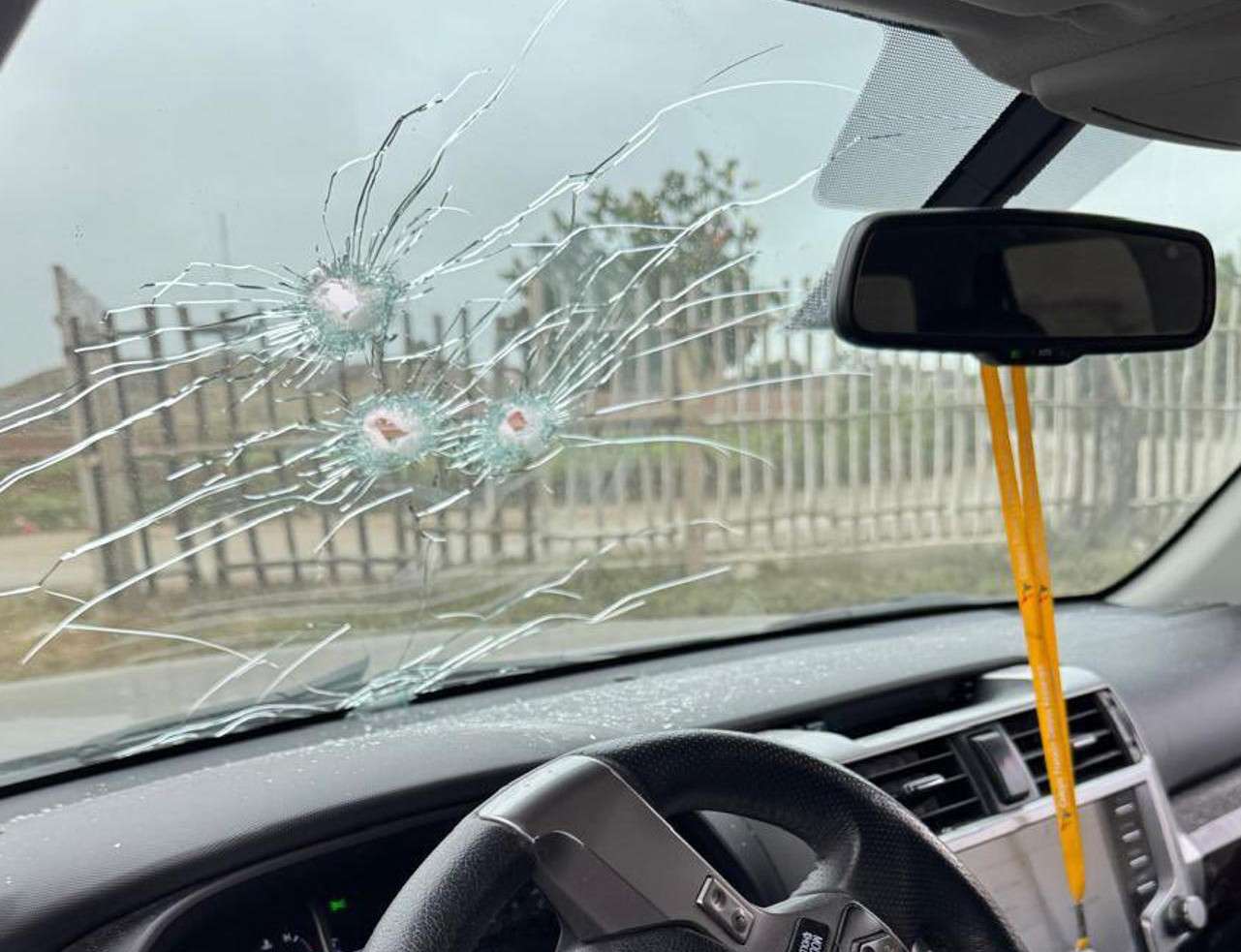 ElIndpendiente's tweet card. El aspirante presidencial de Libertad Popular, Rafael Belaúnde Llosa, resultó ileso tras un ataque armado registrado la mañana del martes en el distrito