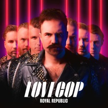 Error404Fr's tweet card. Royal Republic, autoproclamé de "Power-Disco" band, sort enfin "Lovecop", son cinquième album. Le premier depuis 2019 avec "Club Majesty".