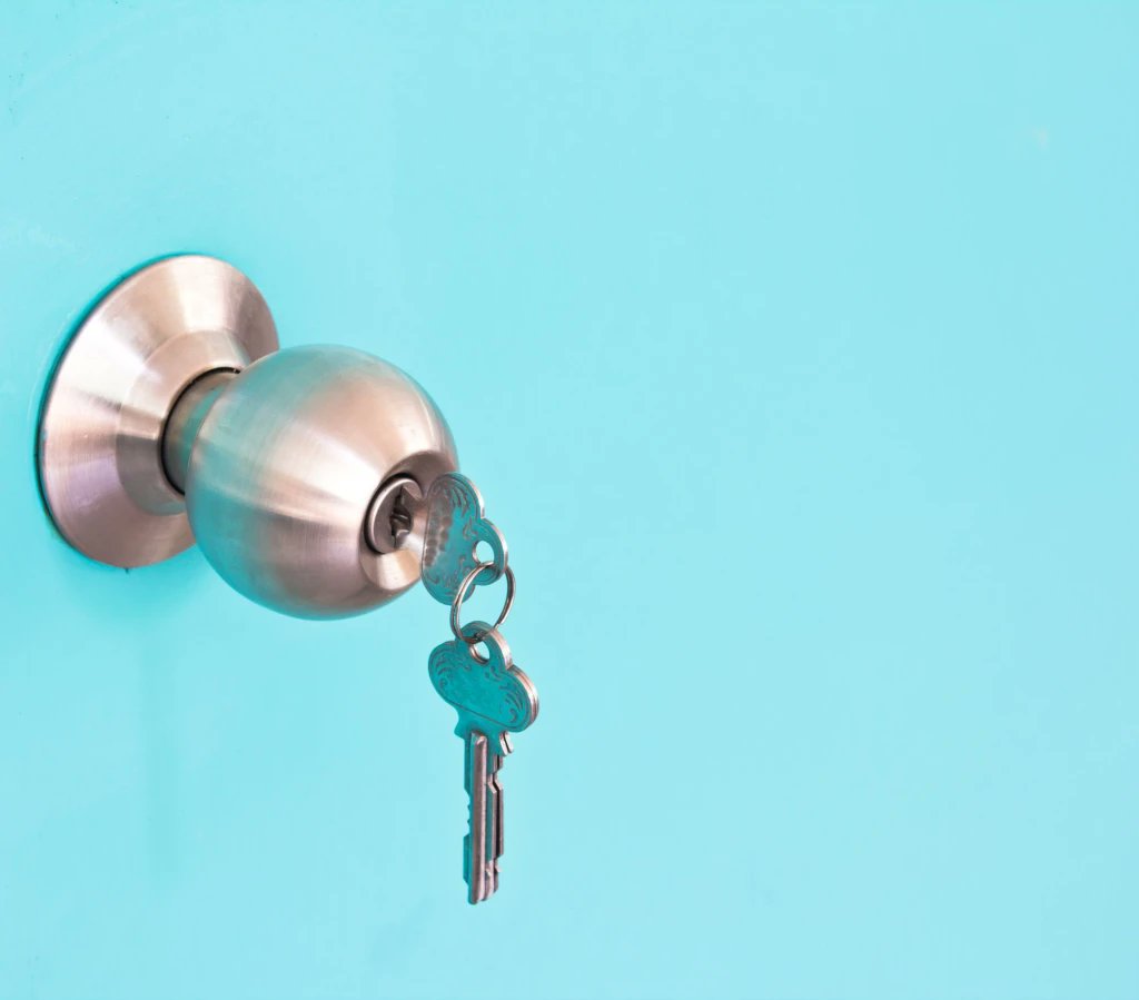 EntryLevelRebel's tweet card. Use this easy trick to stop work stress from spilling over into your home life.