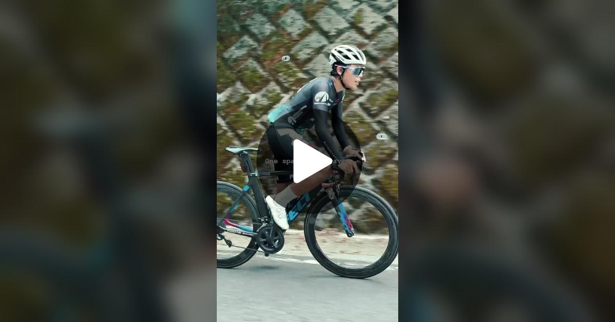 CatalystLabo's tweet card. 「いいね」が228件、コメントが8件。「CatalystLab 小さな変化が大きな変化に。 私たちの合言葉は “Butterfly Effect” このサウンドを使って、あなたのライドを世界にシェアしよう！- ̗̀📢 #catalystlab #cyclingproject #初投稿 #butterflyeffect #ロードバイク @出嶋大樹 @まいまい🐌」