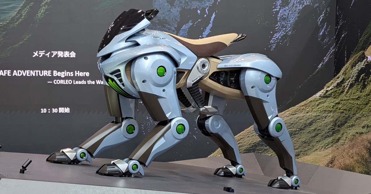 itm_aiplus's tweet card. 川崎重工業は、人が乗れる四足歩行ロボ「CORLEO」（コルレオ）の本格開発に着手したと発表した。2035年の製品化を目指す。