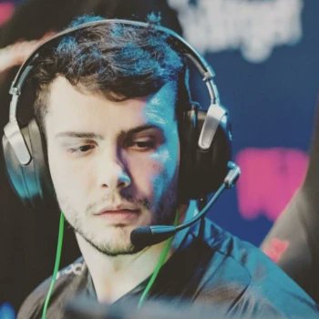 hatz_csgo's tweet card. 24 | CS/variety gaming here