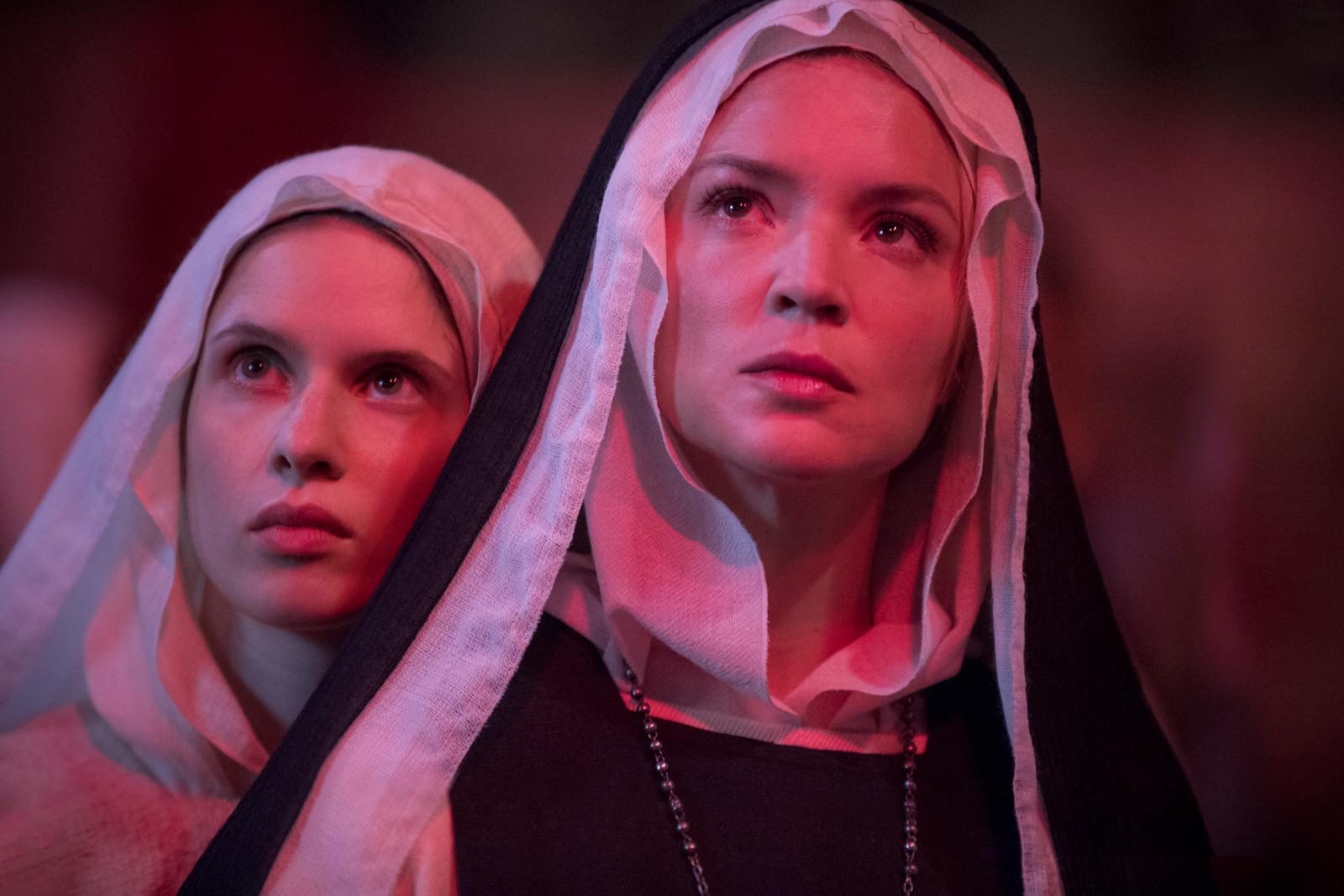 thesecretvoice4's tweet card. Portrait d’une nonne lesbienne, mystique et béatifiée. Paul Verhoeven veut encore briser les tabous. Baroque et jouissif.