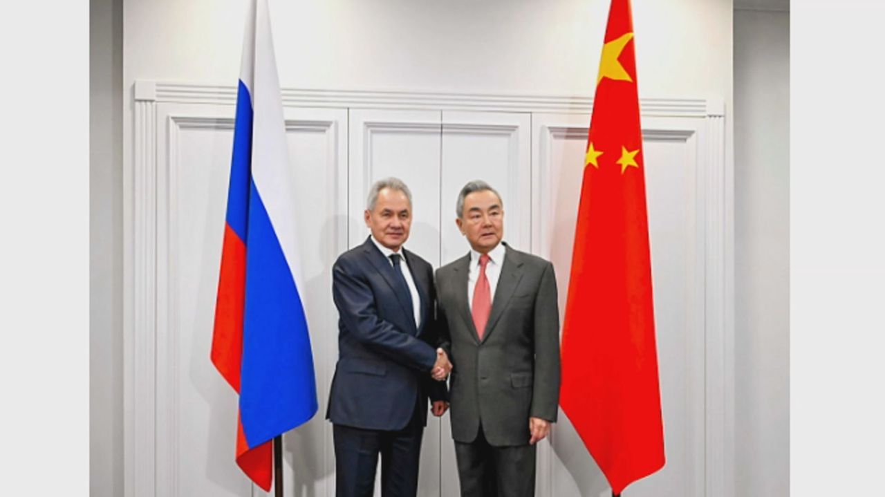 21cocoamilk's tweet card. 中国とロシアの高官が会談し、日本について「軍国主義を復活させようとする企てに断固として反撃する」ことで一致しました。