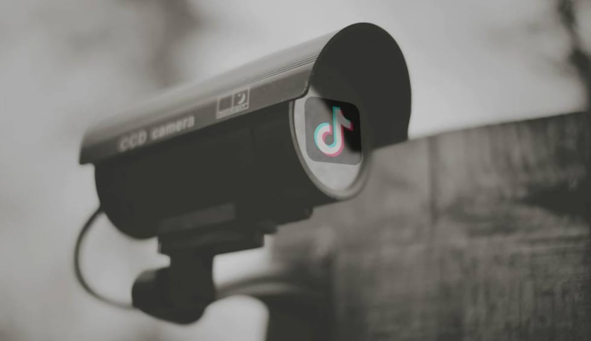 CarloSeisdedos's tweet card. ¿Estamos ante un nuevo caso 'estilo' WhatsApp?