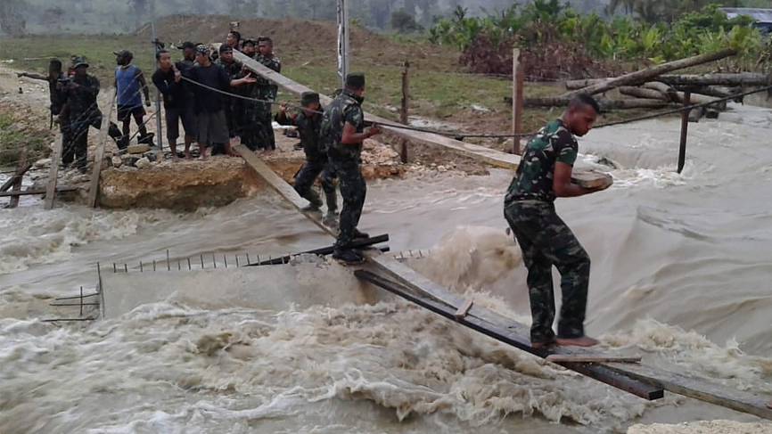 CGTNOfficial's tweet card. Chinese President Xi Jinping on Wednesday sent a message of condolence to Indonesian President Joko Widodo over the recent deadly floods in the southeast Asian country. 