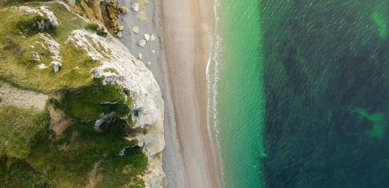 srs_server's tweet card. The hidden flaws of the SRS streaming server, focusing on clustering and protocol challenges, and highlights Rust’s potential.