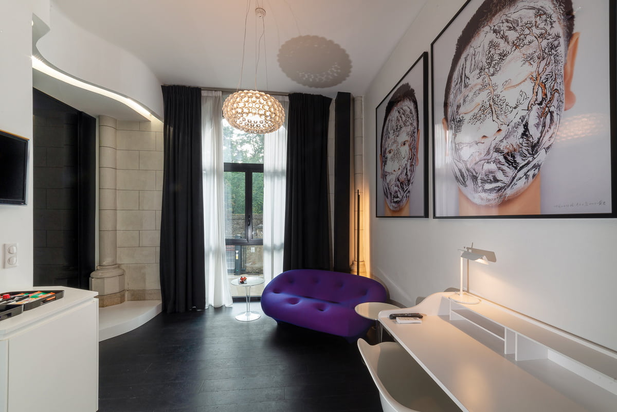 posetavalise's tweet card. En partenariat avec l'Artillerie, galerie rennaise chargée de la promotion d'artistes, le Sozo Hôtel accueille l'artiste-peintre Yann Sciberras.