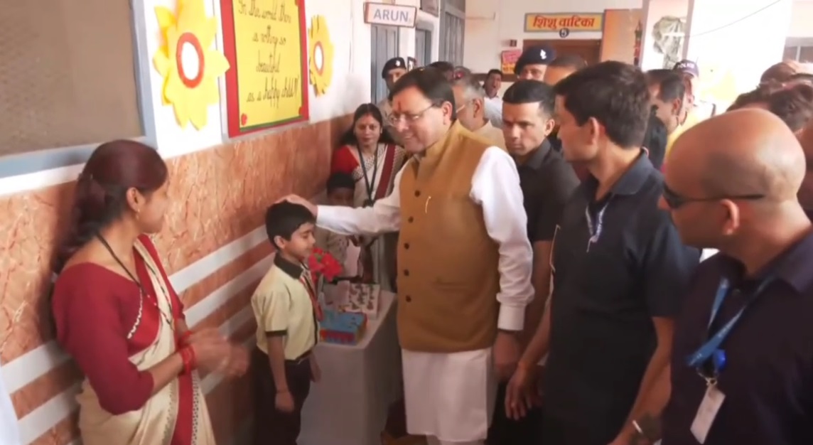 JanmanchTVUK's tweet card. हरिद्वार: उत्तराखंड के मुख्यमंत्री पुष्कर सिंह धामी ने आज बी.एच.ई.एल. हरिद्वार स्थित स.वि.म. इंटर कॉलेज में आयोजित प्रतिभा सम्मान समारोह में भाग लिया। इस मौके