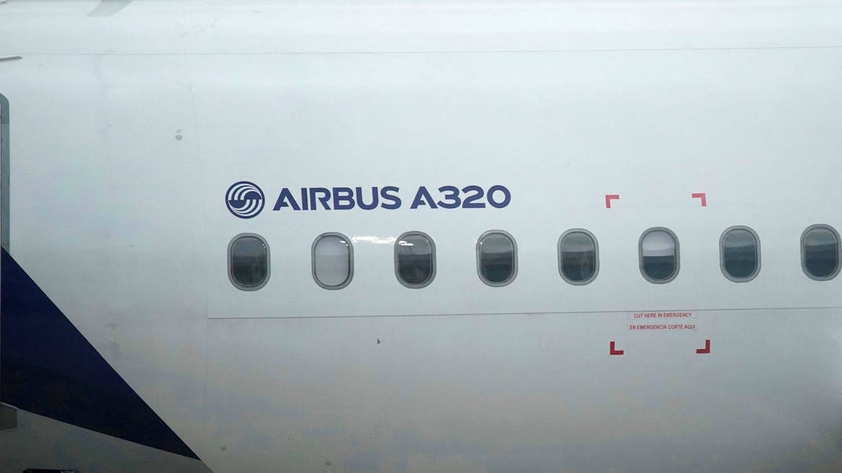 lessentielde's tweet card. Wegen eines «Qualitätsproblems» bei Bauteilen für Airbus-Flugzeuge des Typs A320 müssen weltweit möglicherweise bis zu 628 Maschinen überprüft werden.