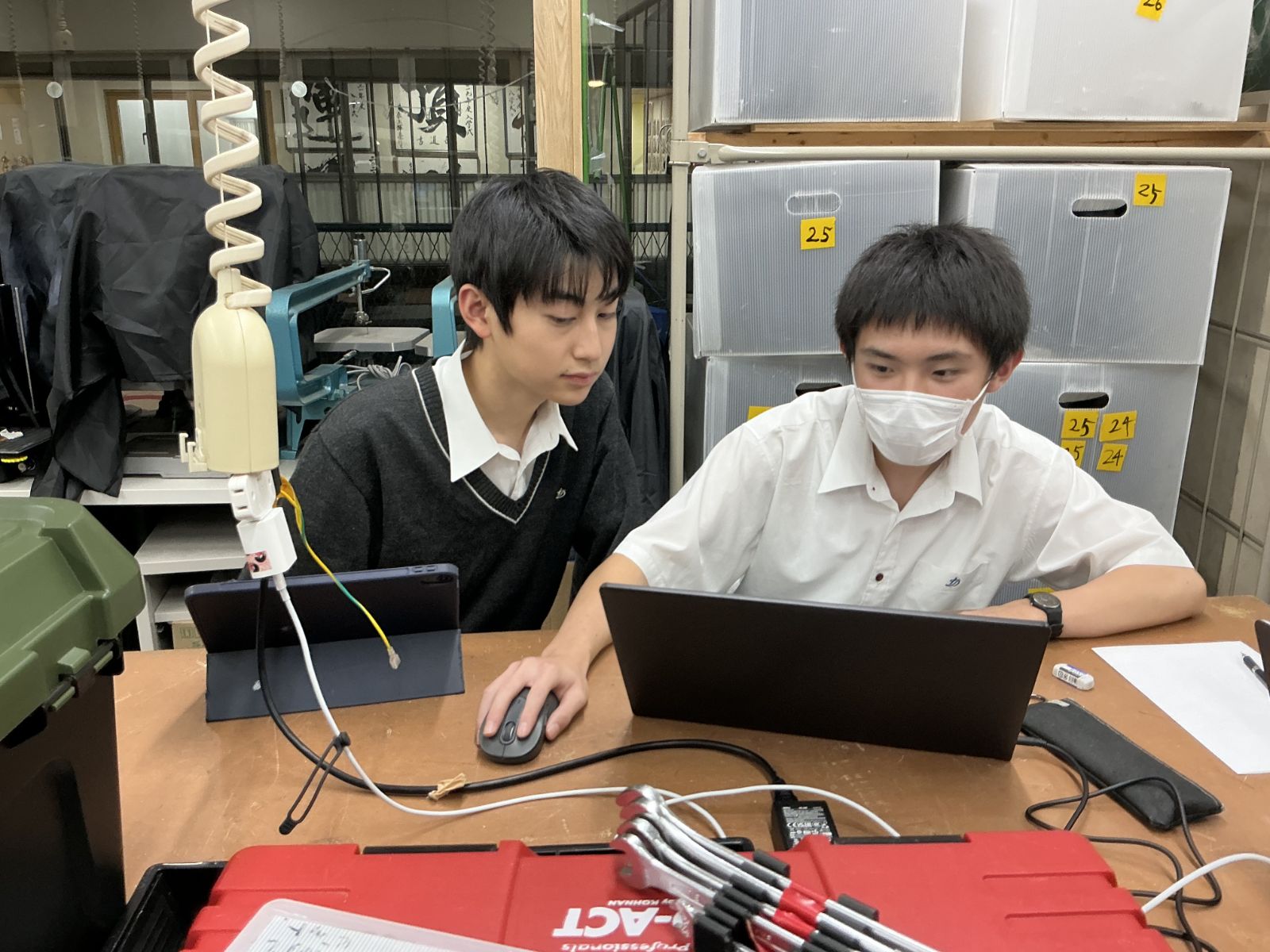 EMIDASmag_WEB's tweet card. 「FRCへの挑戦は、すべてが初めての経験でした」――そう語るのは、ZENSHIN Robotics