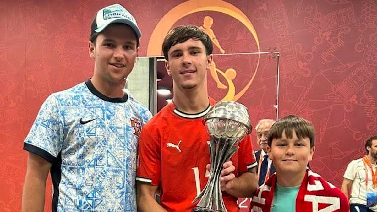 lessentielde's tweet card. In Oberkorn gestartet, in Doha Weltmeister: Yoan Pereira krönt ein außergewöhnliches Jahr mit Portugals U17 und sendet eine Botschaft an junge Fußballer in Luxemburg.