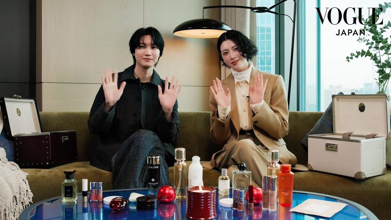 shuna_p7's tweet card. 三吉彩花 × 桜田通、美容マニアなふたりが選ぶ2025年の“推しコス”18選 ！【ヴォーグ・ビューティー・アワード2025】 |...