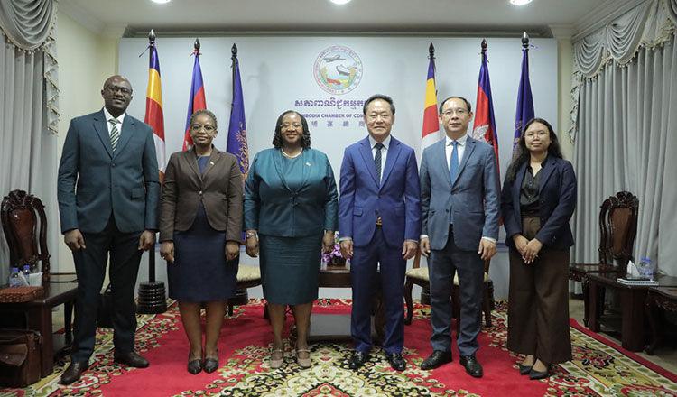 KhmerTimes's tweet card. The Cambodia Chamber of Commerce (CCC) and Embassy of Zimbabwe to Cambodia yesterday discussed ways to promote trade and investment cooperation between the two countries.