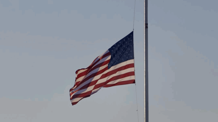 Poder360's tweet card. Governo dos Estados Unidos diz ter preocupações com a segurança nacional e a ordem pública. Leia no Poder360.